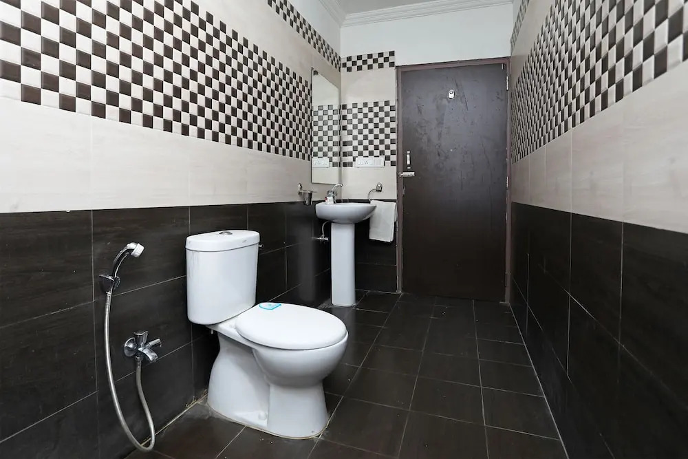 OYO 9984 Hotel Shiv Sagat
