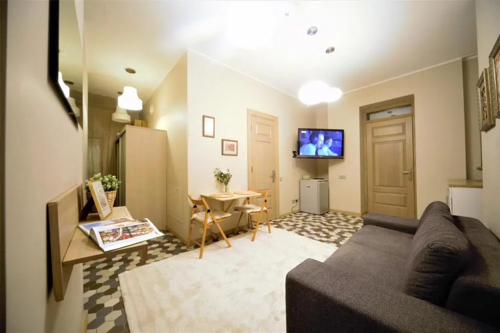 Quiet Old Town Apartment with Elevator Access