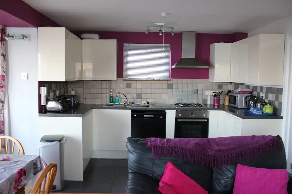 1 Quayside Court - 3 bedroomed ground floor apartment with sea views
