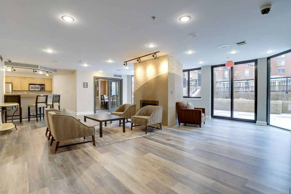 Fantastic Business Condo at Ballston