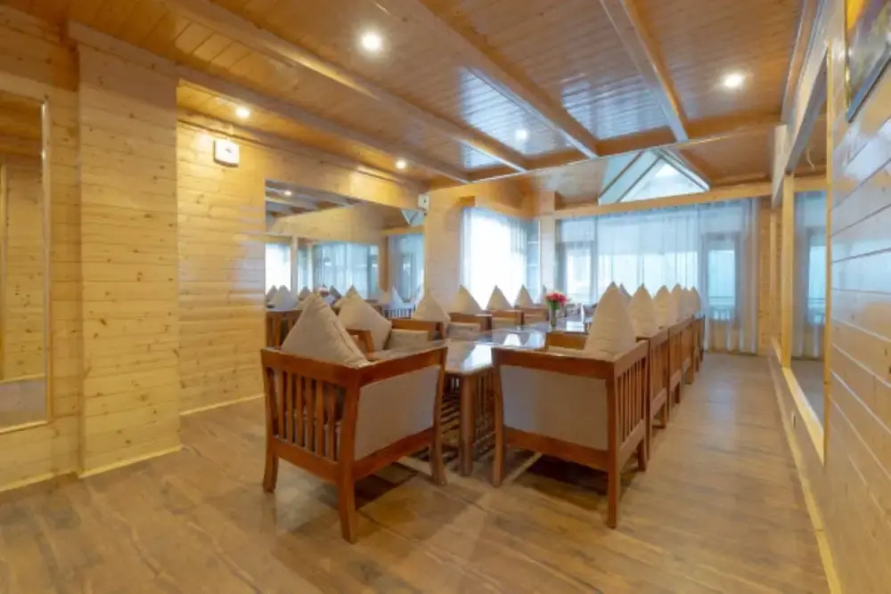 SNOW PEAK RETREAT & COTTAGES - MANALI (Centrally Heated)