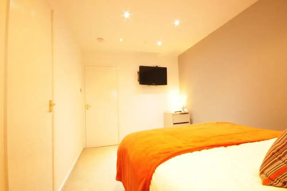 Fantastic 2-bed House in Hull. Garden, Sky tv