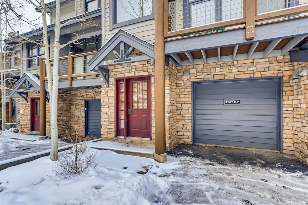 Premiere 2br Townhome - Shuttle To Slopes. Kids Ski Free! 2 Bedroom Condo by RedAwning