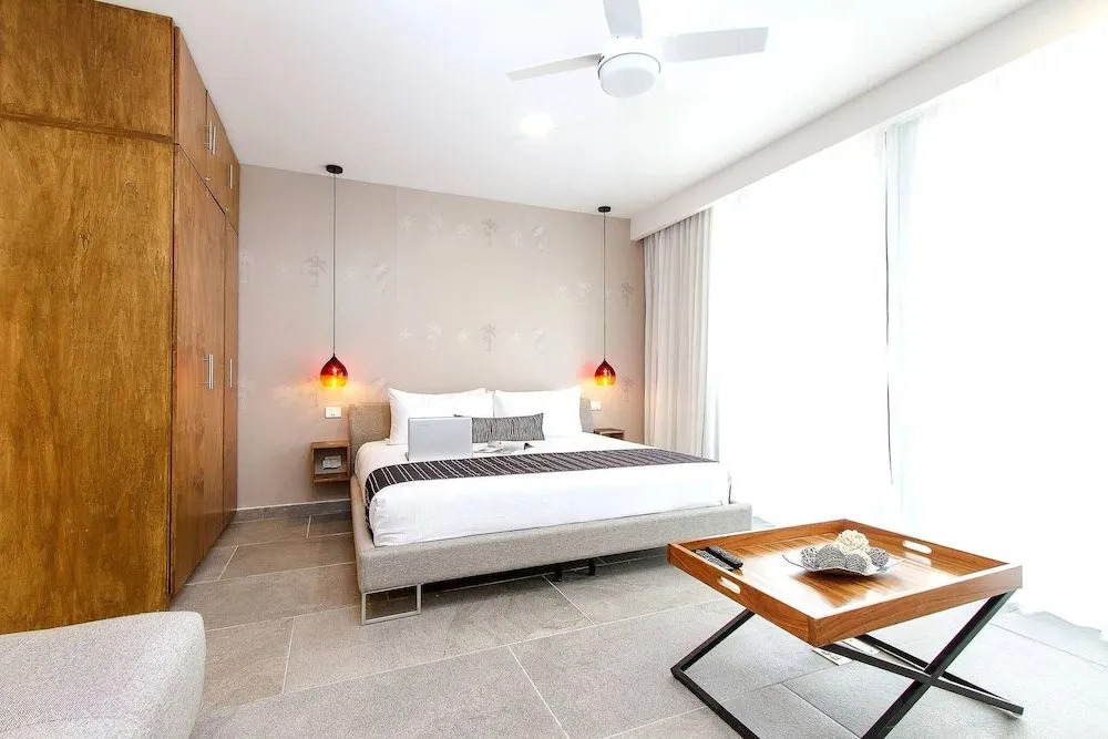 Charming, Huge & Bright Studio on the New 5th Avenue, 3 Blocks From the Beach!