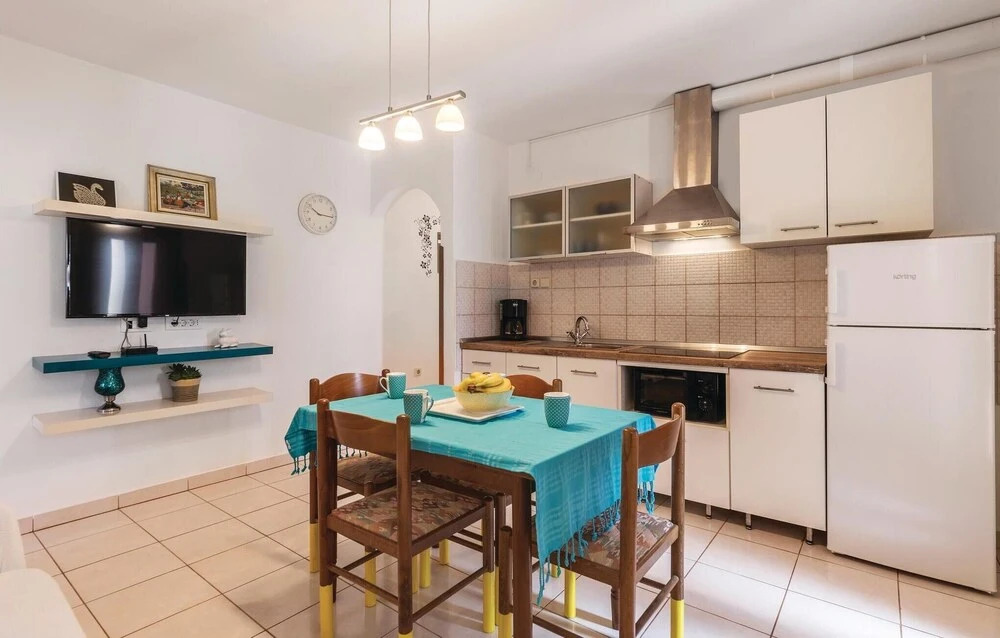 Two-Bedroom Holiday Home In Valbandon
