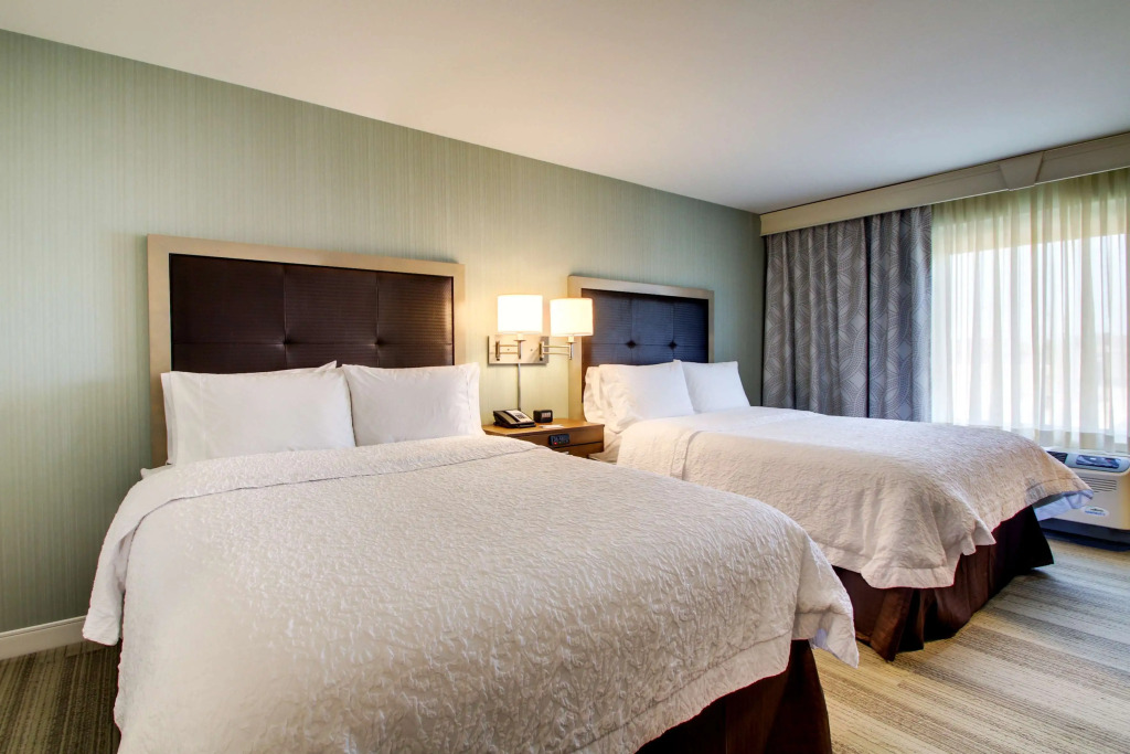 Hampton Inn & Suites Milwaukee West