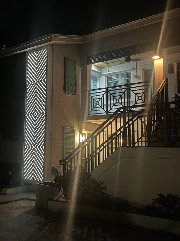 Lido Islander Inn