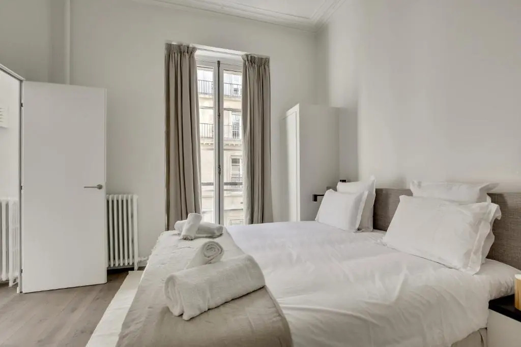 Modern Apt 3bdr/3bath - Louvre Museum/Tuileries