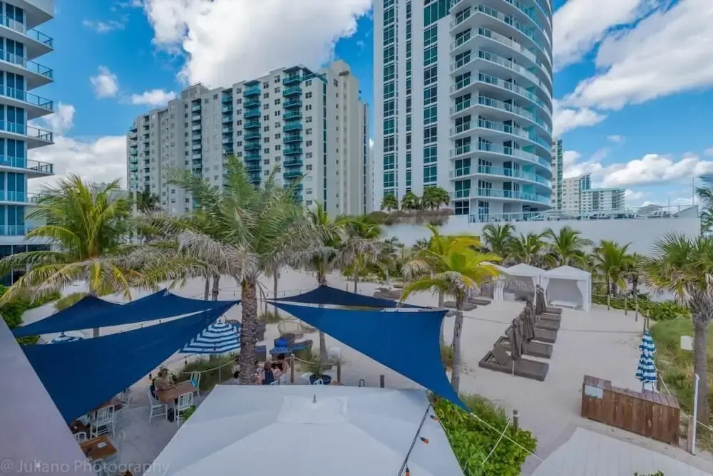 Hyde Beach Luxury -resort 1 Bedroom Apts by Redawning
