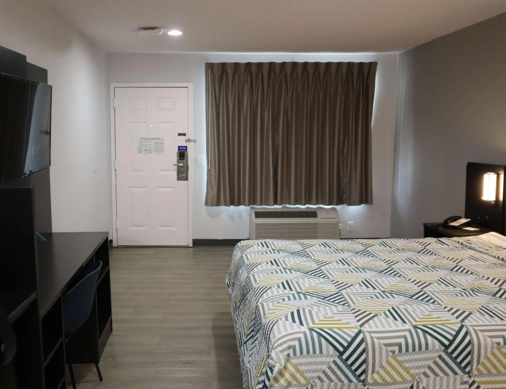 Motel 6-San Diego, CA - Southbay