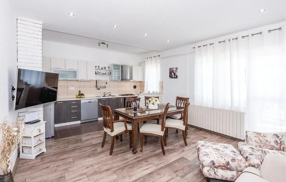Two-Bedroom Holiday Home In Sibenik