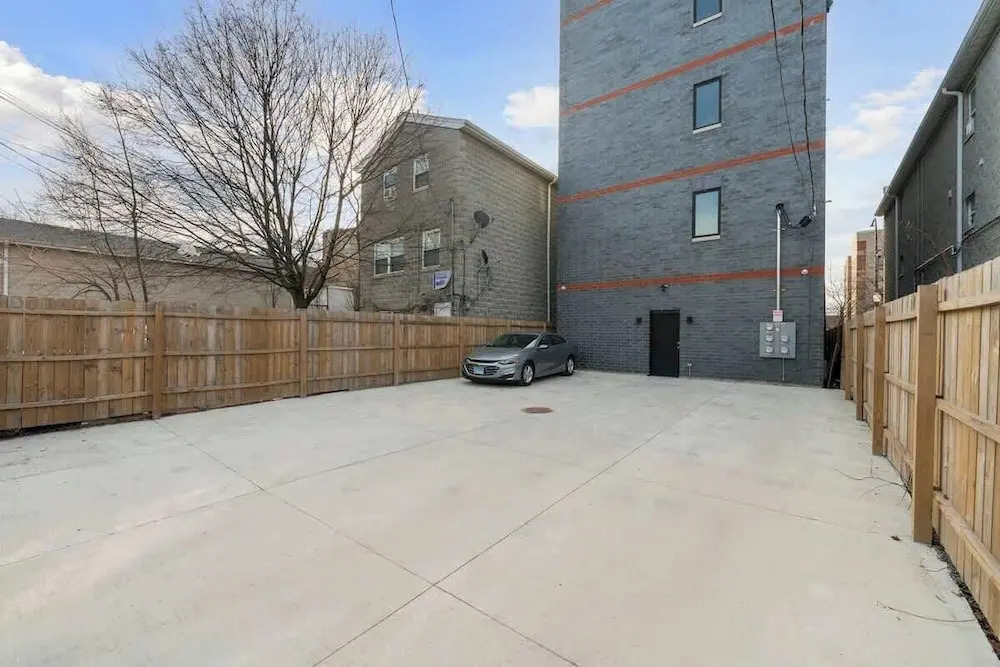 New Bright Condo Sleeping 8 by United Center