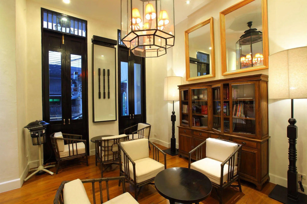 99 The Gallery Hotel