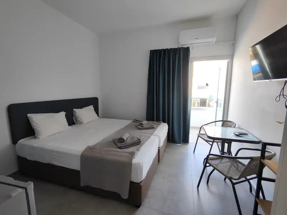 Sun Plaza Suites