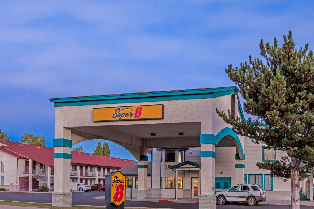 Days Inn & Suites by Wyndham Flagstaff I-40