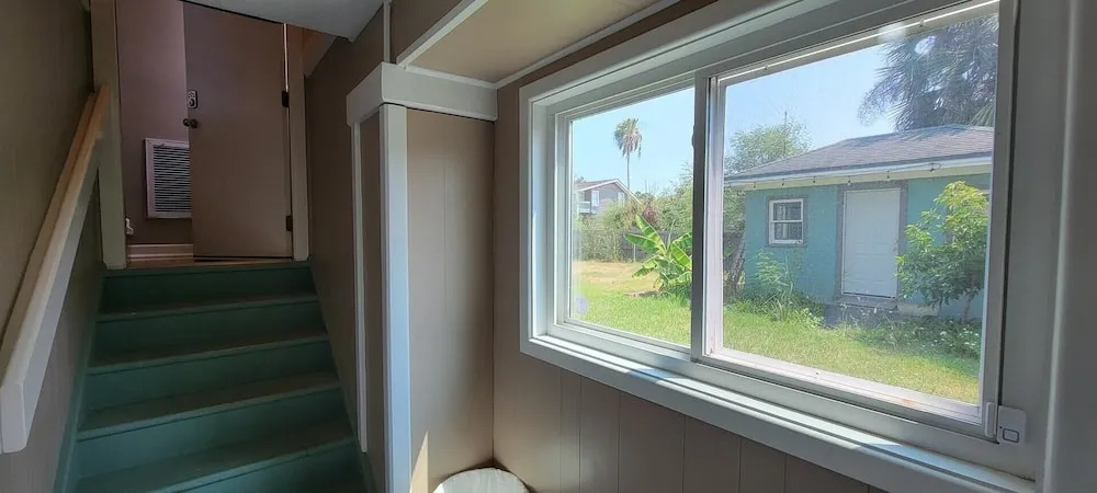 Sunset Dreams off Bay Large Home Sleeps 14 3 Bedroom Home by Redawning