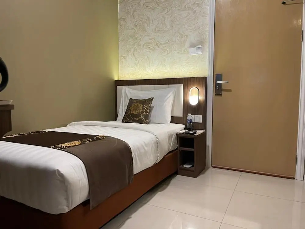 Red City Hotel
