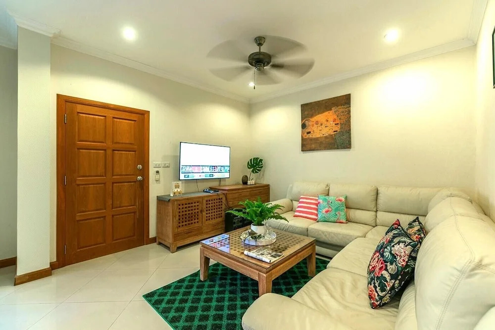 AnB poolvilla 2BR with private beach in pratamnak
