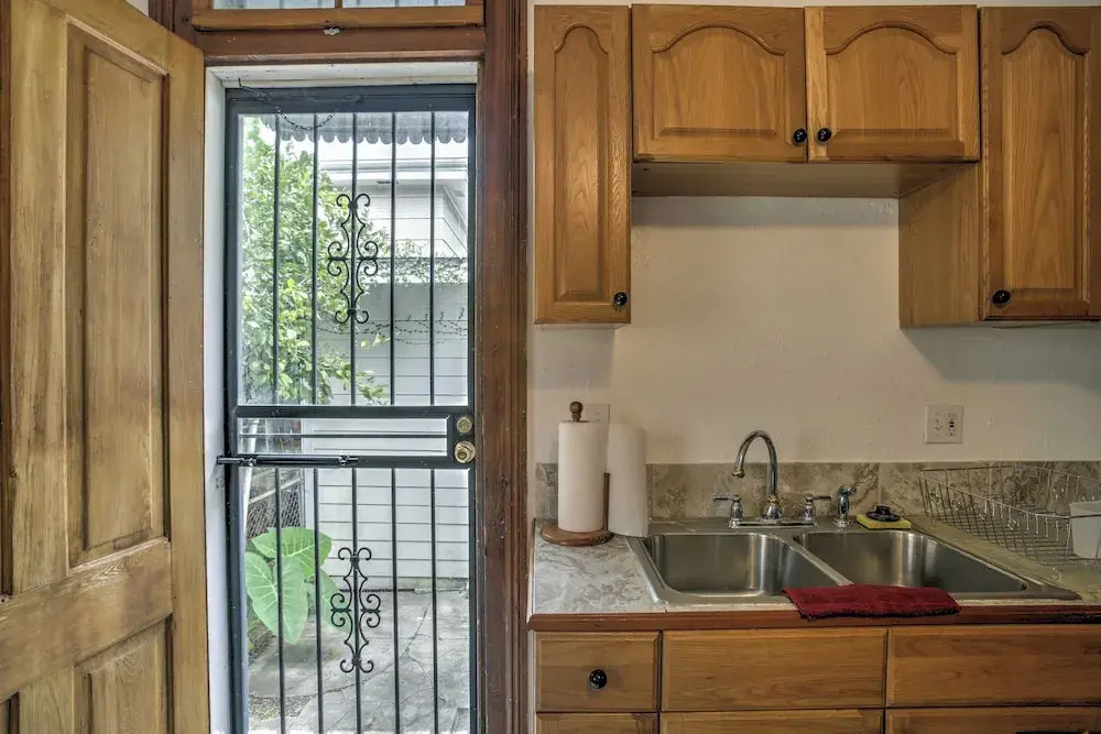 Walk to River, Tram & Zoo: Classic Nola Home!