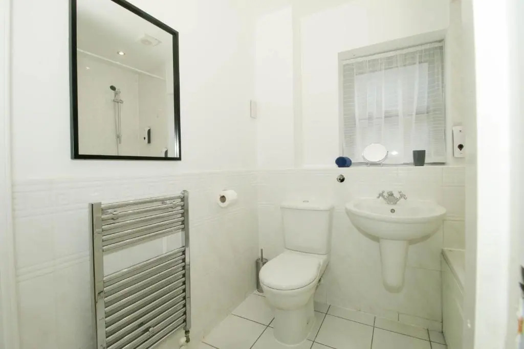 Spacious Double Bedroom Duplex Apartment Near North Station & Town Centre