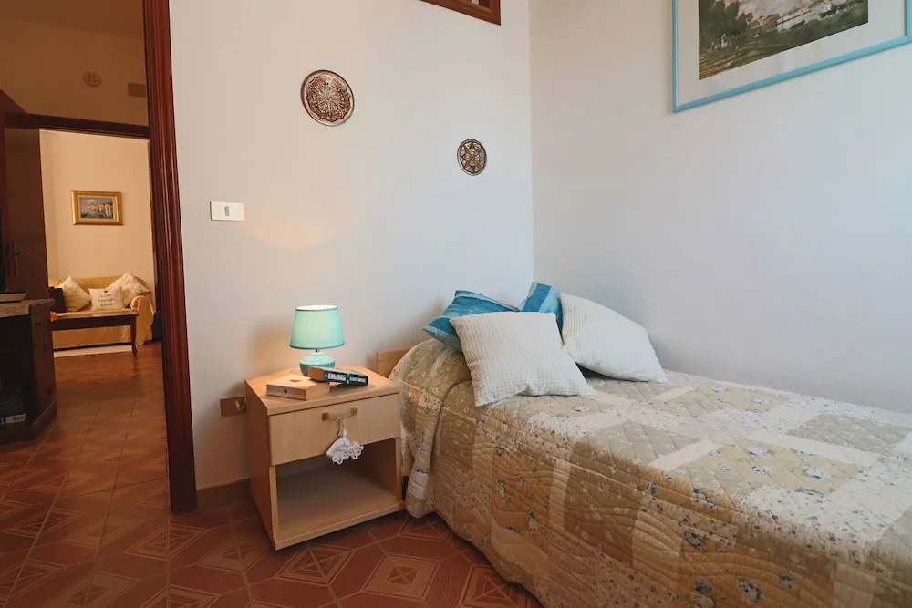 Central Apartment On The Beach With Balcony, Wi-fi Air Conditioning Parking