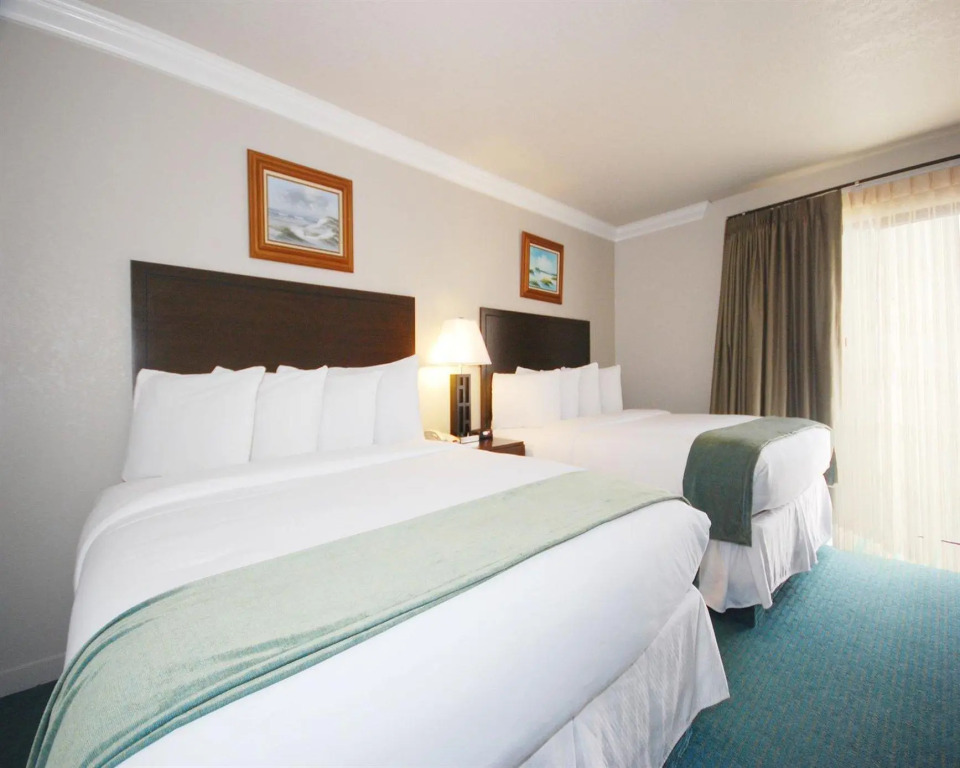 Cannery Row Inn