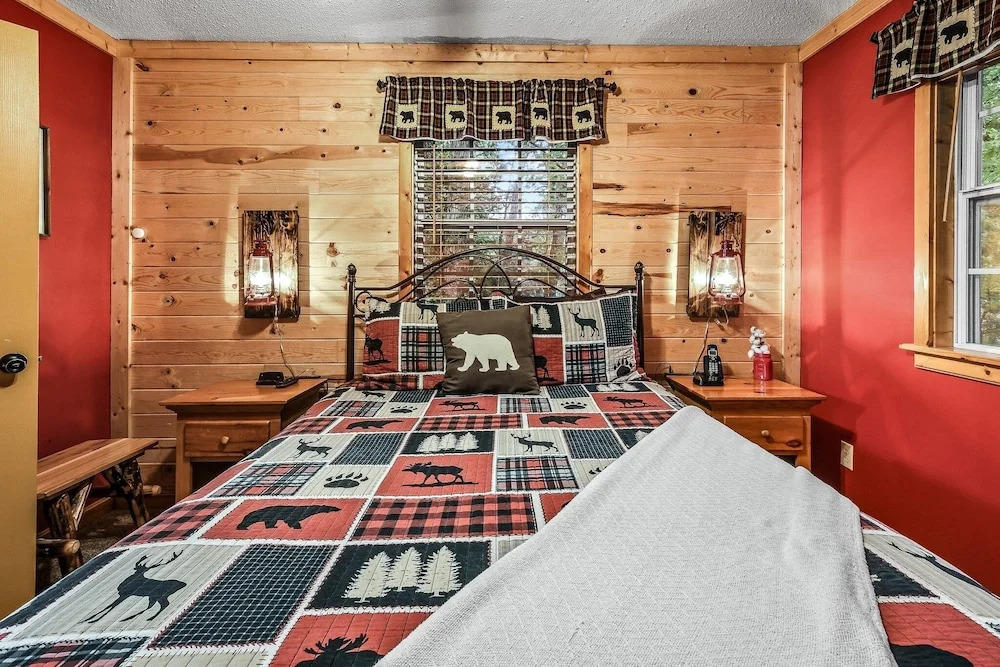 Amazing Dreams 2 Bedroom Cabin by RedAwning