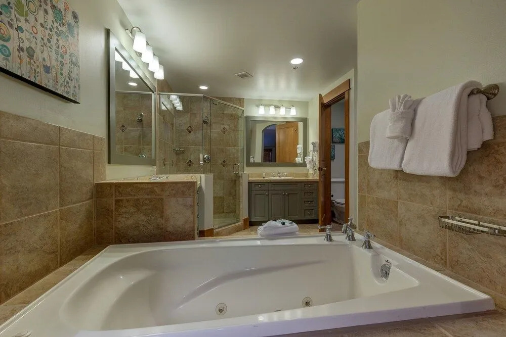 Lone Eagle #3050 - 4 Br Condo