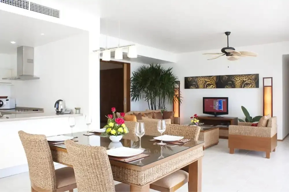 The Plantation B7 APT by PIPS
