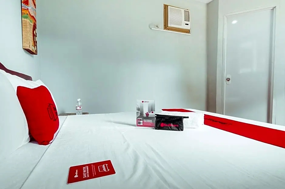 RedDoorz Plus @ Rizal Avenue Palawan