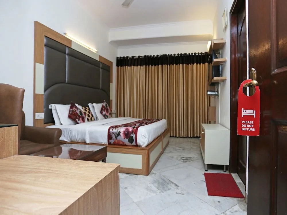 OYO 1879 Hotel Imperial Inn