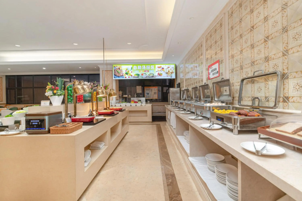 Vienna Hotel Shenzhen (FuYong metro station branch)