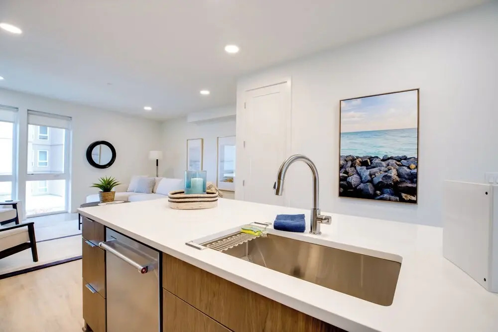 Luxe Seaside Vacation Rental: Walk Downtown!