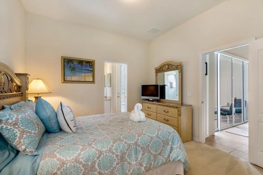 South Facing Pool With no Rear Neighbours Close to Disney