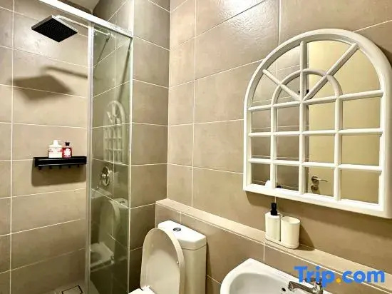 4 bedder D’Pristine condo 22-25 opp legoland