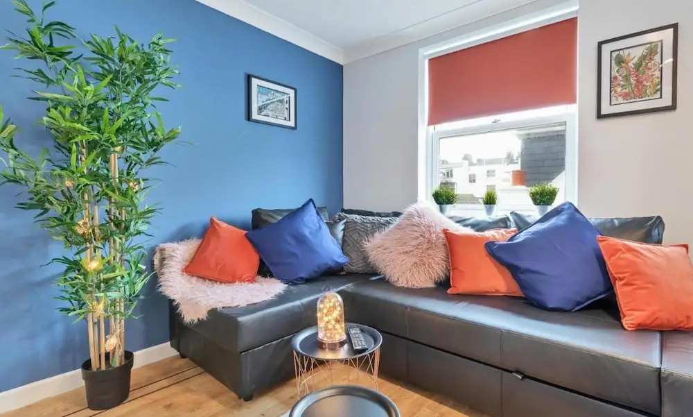 Seabright Townhouse- Super Stylish House- Parking for one Car- Sleeps up to 12