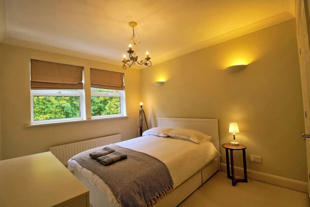 Spacious 4 bed family home in leafy Oxford suburb