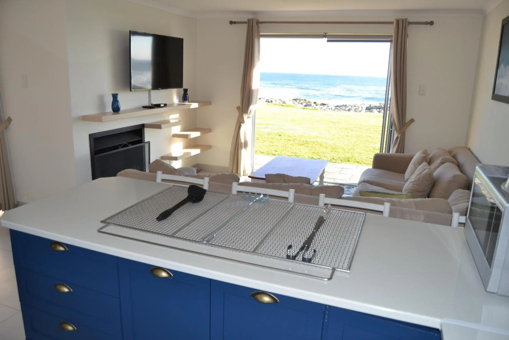 Hermanus Beach Club - St Tides House 19