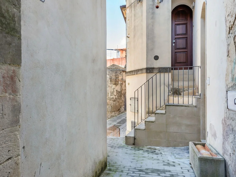 Vintage Holiday Home in Ragusa Ibla With Balcony