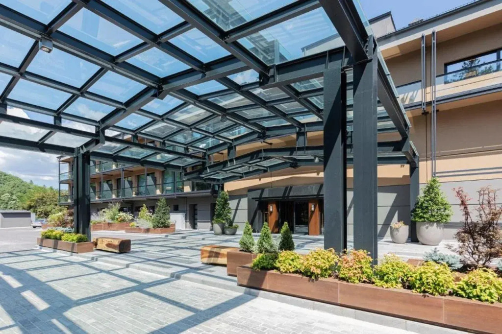 The Lynx Mountain Resort