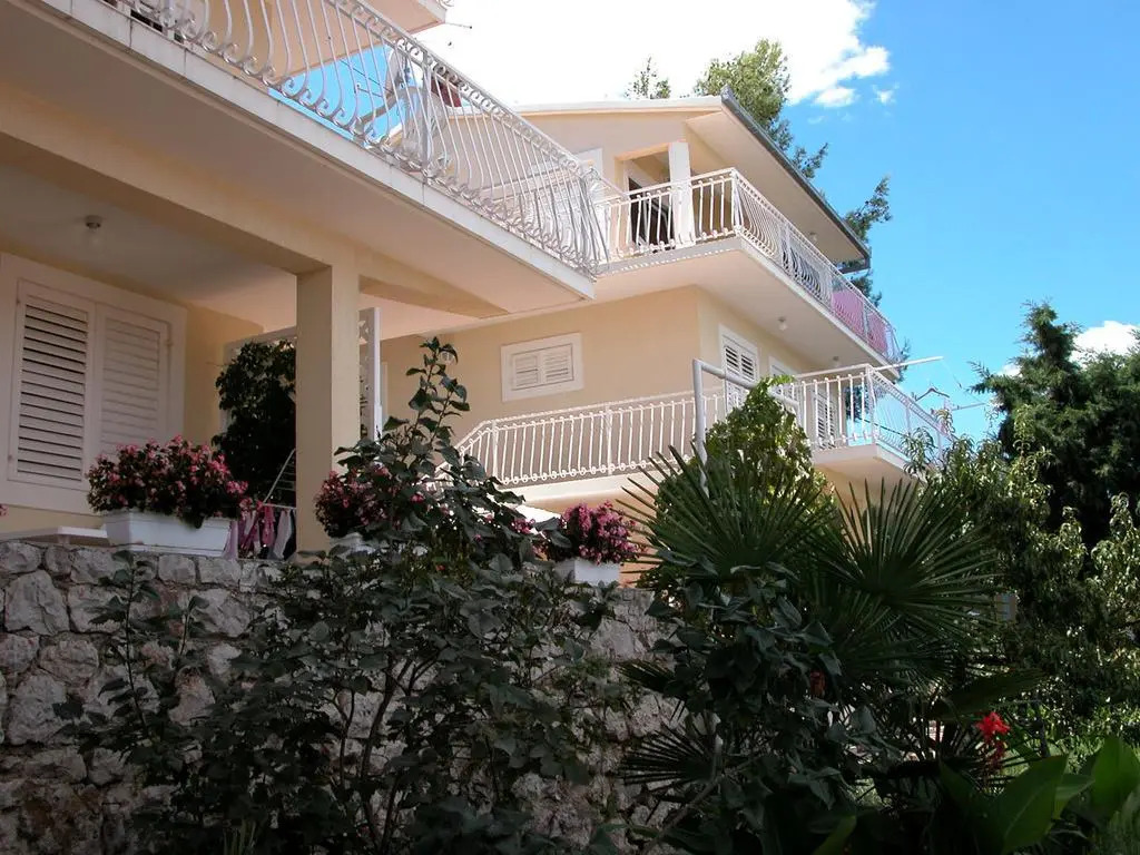 Antonio Apartments