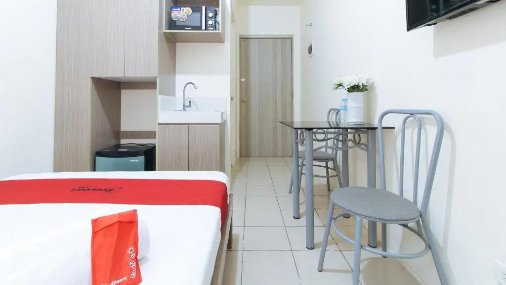 RedDoorz Plus @ Urban Deca Tower Edsa 2