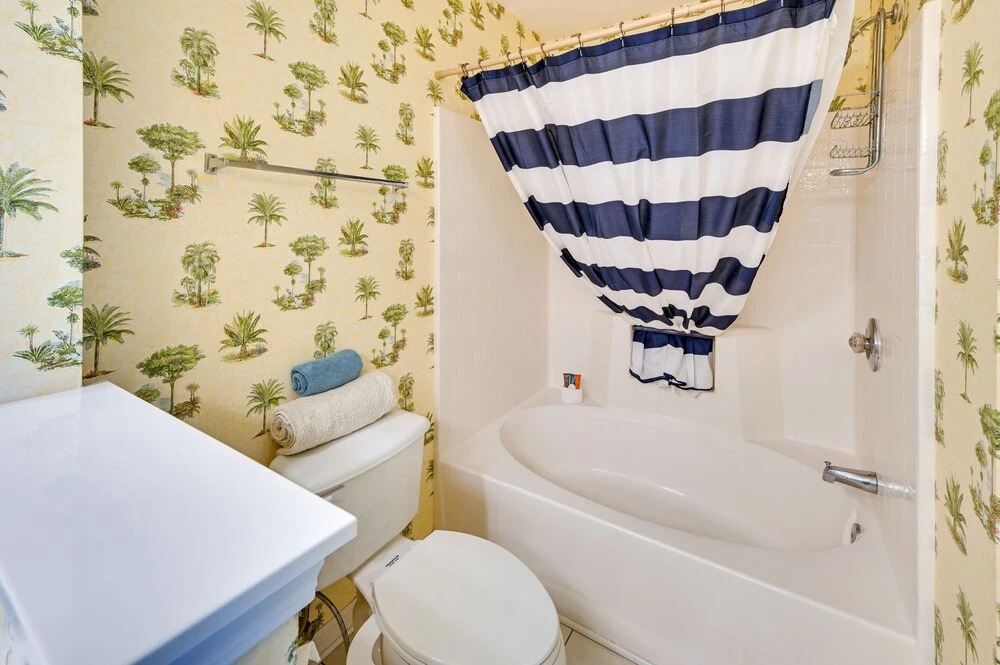 Myrtle Beach Condo w/ Pool: Near Golf & Mall!
