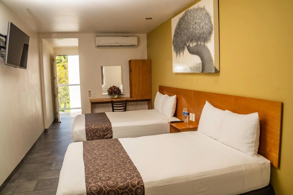 AM Hotel y Plaza