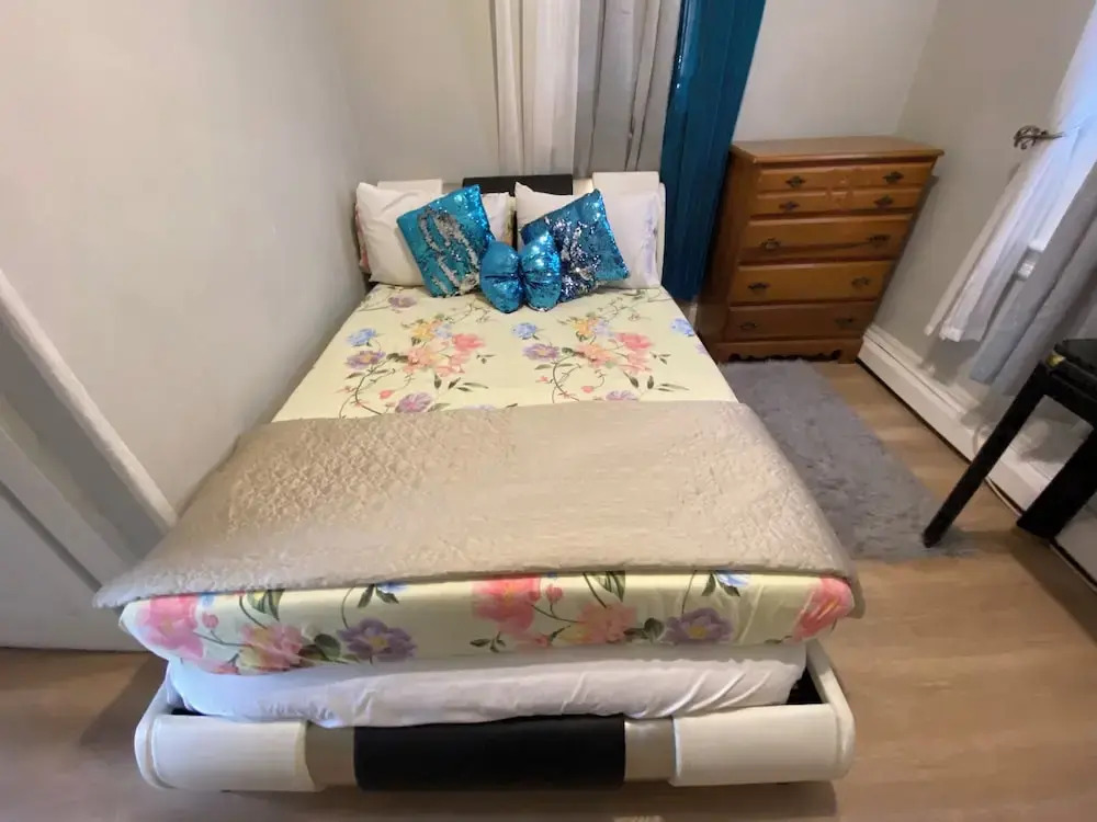 Charming 2 Bedrooms apt One Step to NYC