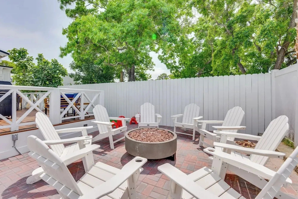 Walk to Beach: Designer PCB Retreat Near 30a