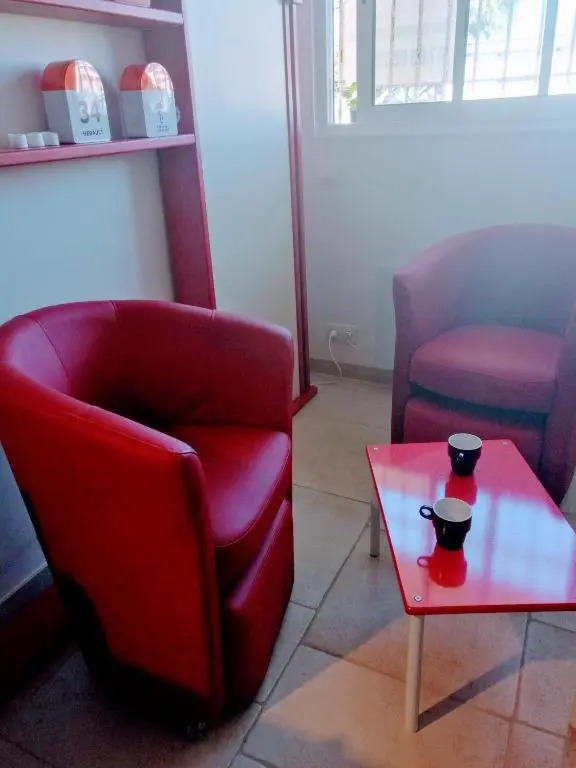 Le Bâbord - petit studio moderne et bien équipé à 30 m de la mer