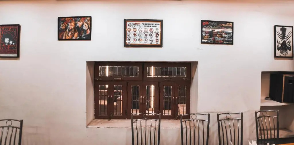 Lucky Restaurant & Guest House Near Taj Mahal