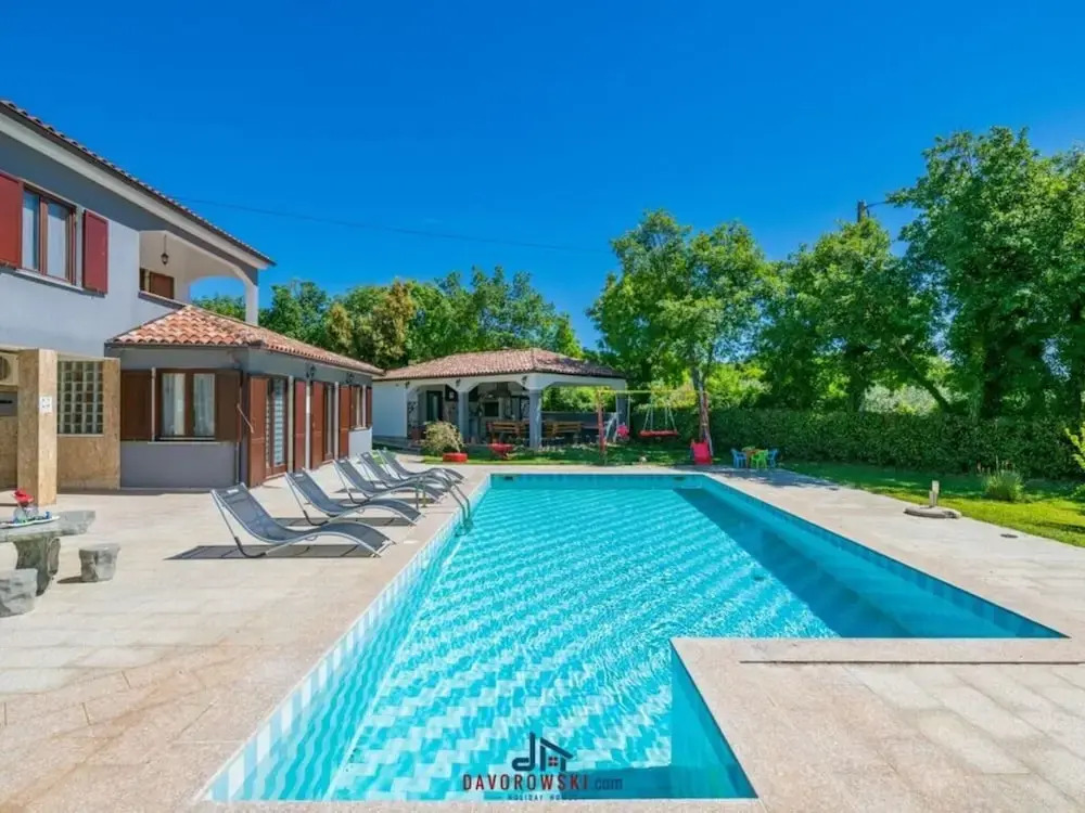 Adalene Comfortable Holiday Residence
