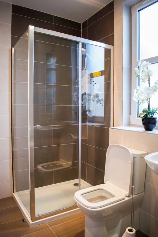 Spacious 3 Bedroom Apartment in Edinburgh